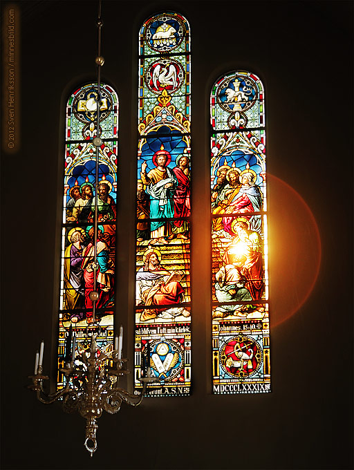 Lomm kyrka glasfönster Foto: Sven Henriksson, minnesbild.com
