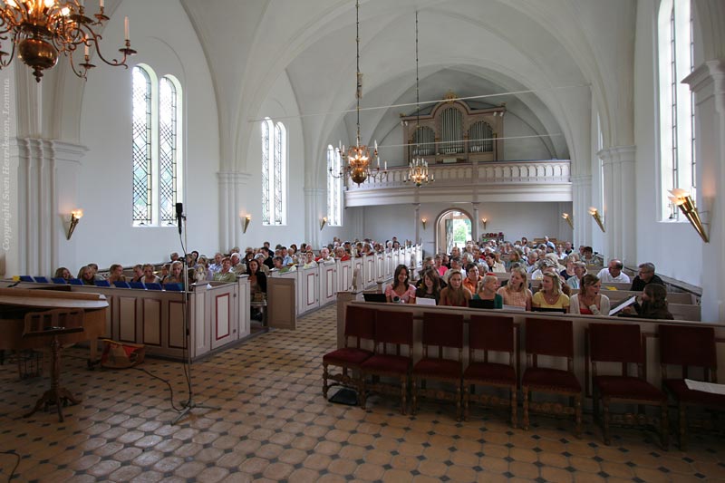 Lite data om bilden:
Plats: Lomma kyrka
Datum: 2007-06-17
Utrustning: Canon EOS 350D + EF-S 10-22
Lomma kyrka