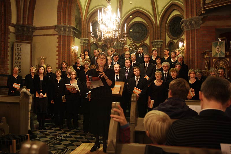 Lite data om bilden:
Plats: Norra Nöbbelövs kyrka, Lund
Datum: 2007-12-02
Utrustning: Canon EOS 40D + EF-S 17-55 F2.8
Norra Nöbbelövs kyrka, Lund