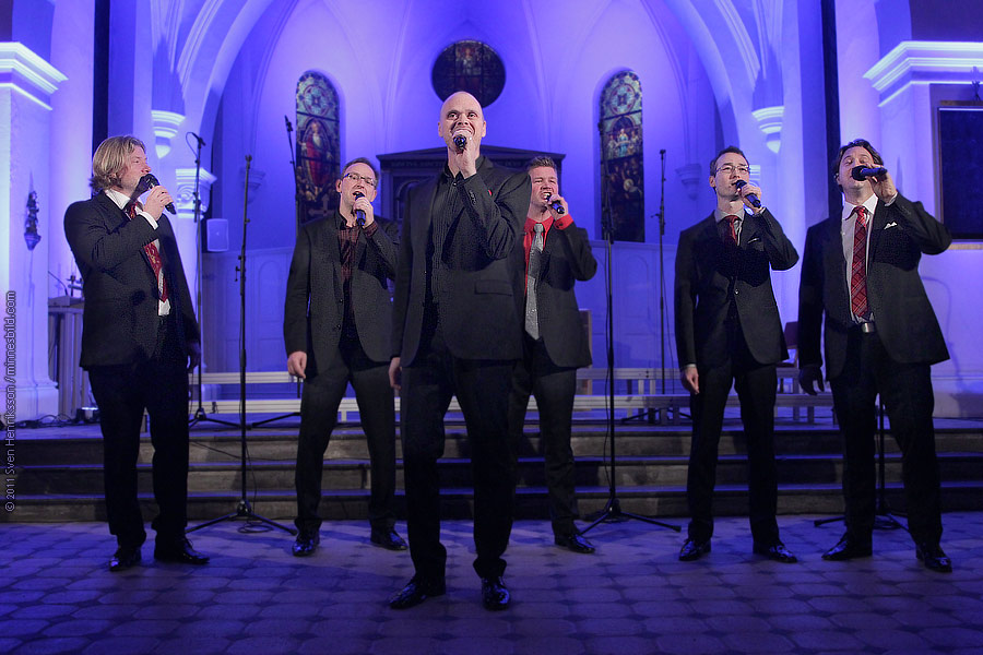 Vocal Six och Lomma Kyrkokör julkonsert i Lomma kyrka (minnesbild.com)