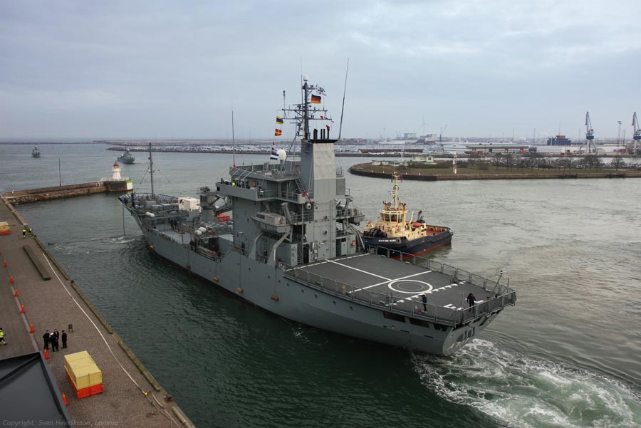 Lite data om bilden:
Plats: A511 Elbe, Malmö harbor
Datum: 2008-02-29
Utrustning: Canon EOS 40D + EF-S 17-55 F2.8
Svitzer Mars assisterar.