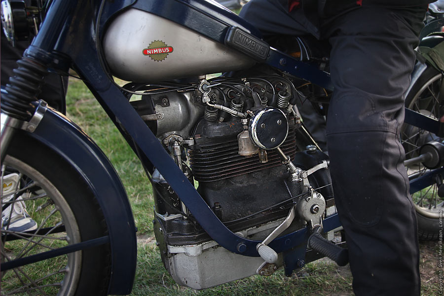 Nimbus motorcykel p� motortr�ff i L�ddek�pinge. Foto: Sven Henriksson, minnesbild.com