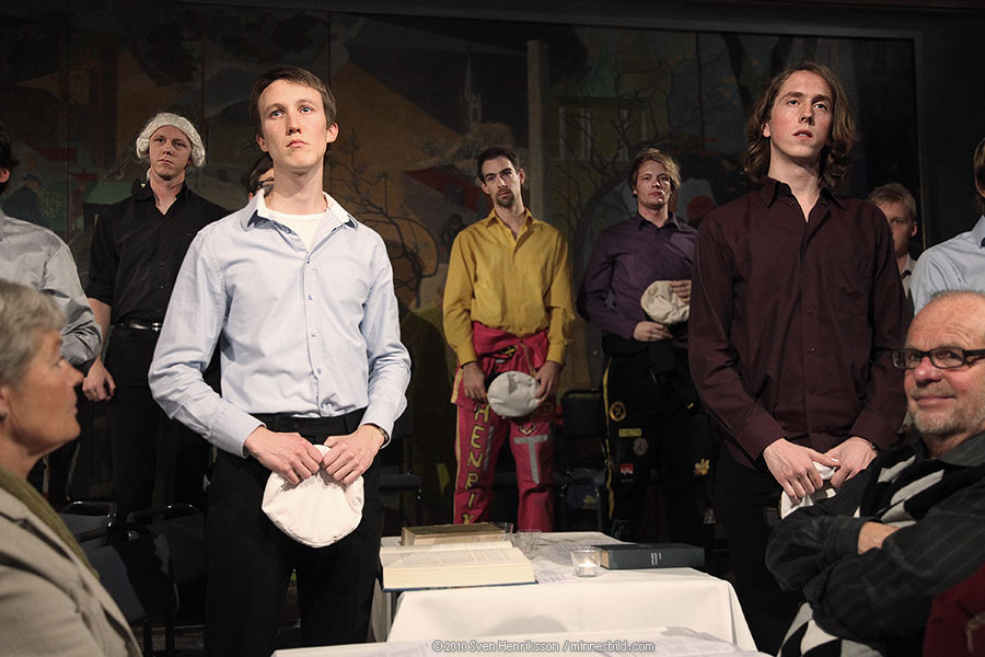 Lihk�ren sjunger Bellman, V�rdshuset Gr�na Lund har slagits i spillror